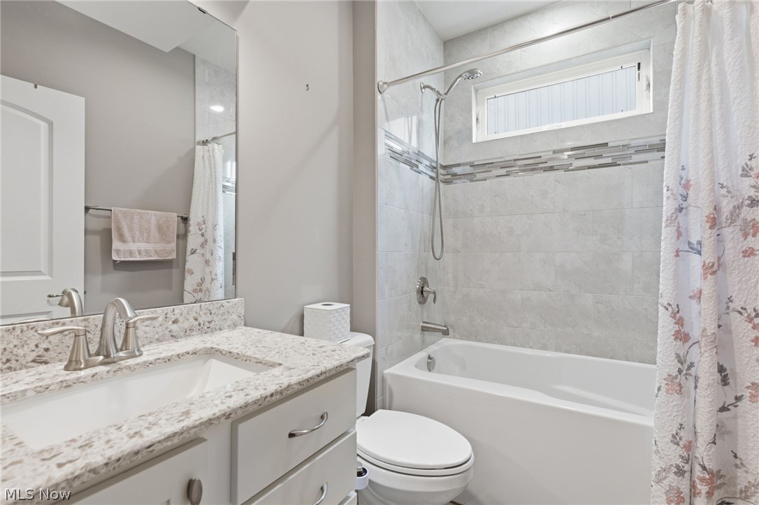 9070 Hummingbird Lane North Ridgeville OH 44039