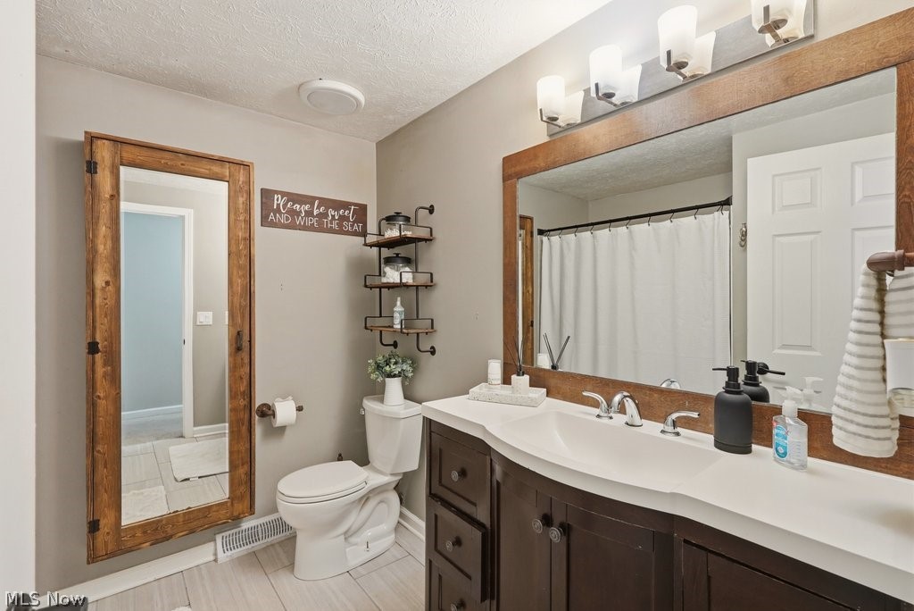16878 Lanier Avenue Strongsville OH 44136