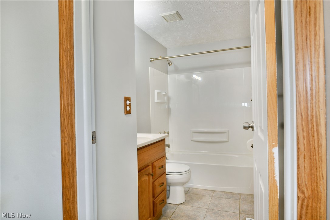 2957 Malibu Drive SW Warren OH 44481