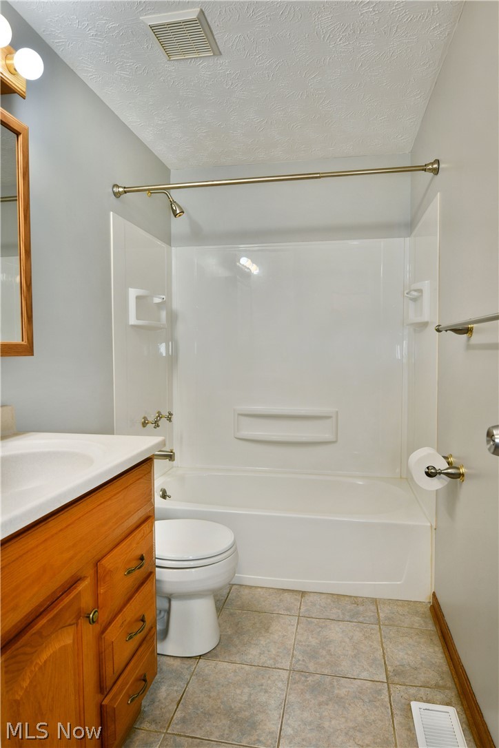 2957 Malibu Drive SW Warren OH 44481