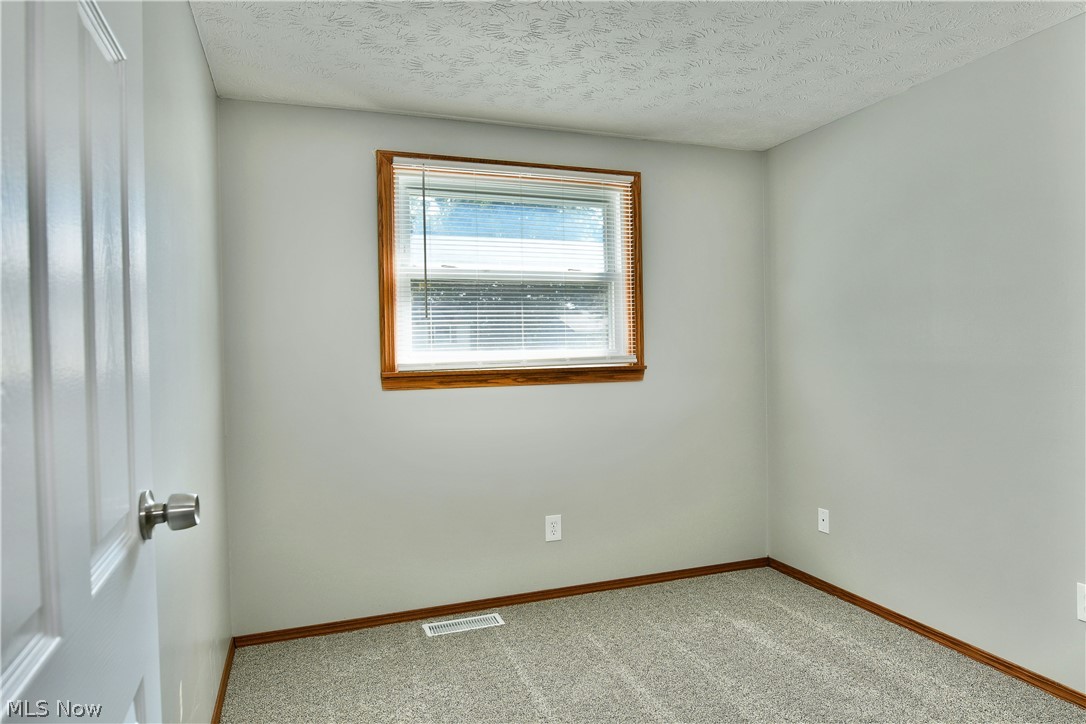 2957 Malibu Drive SW Warren OH 44481