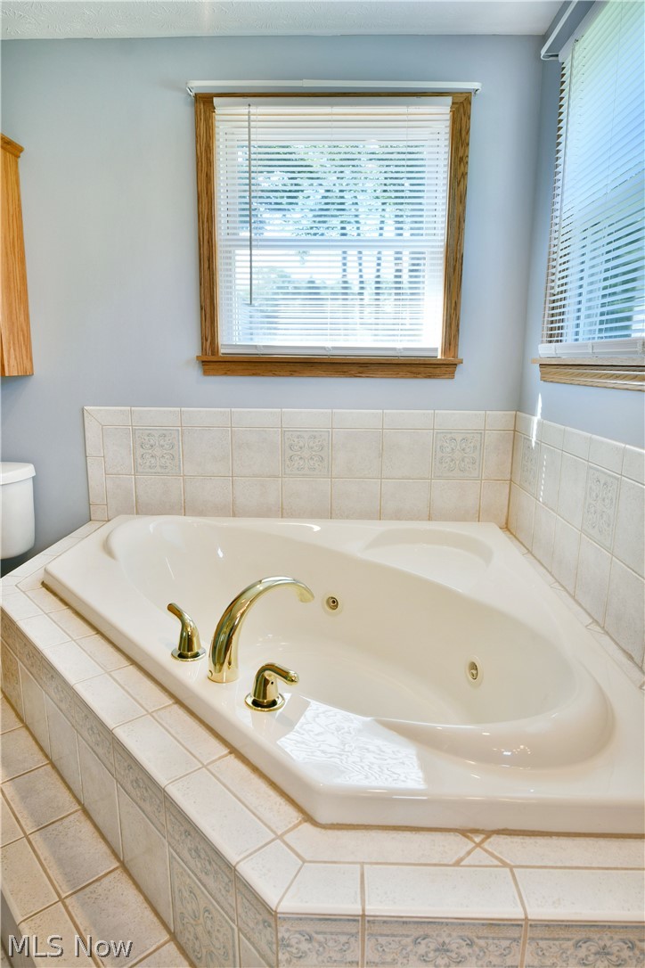 2957 Malibu Drive SW Warren OH 44481