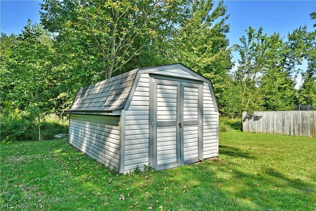 2957 Malibu Drive SW Warren OH 44481