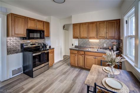 10105 Greenview Garfield Heights OH 44125