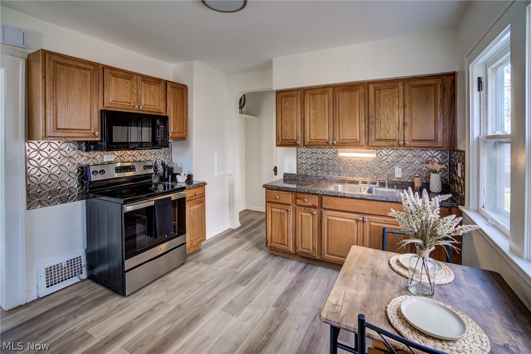 10105 Greenview Garfield Heights OH 44125