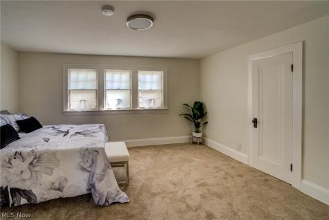 10105 Greenview Garfield Heights OH 44125