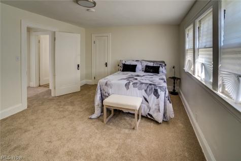 10105 Greenview Garfield Heights OH 44125
