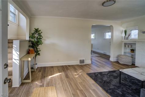 10105 Greenview Garfield Heights OH 44125