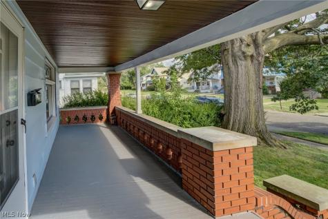 10105 Greenview Garfield Heights OH 44125