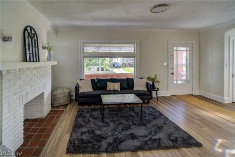 10105 Greenview Garfield Heights OH 44125