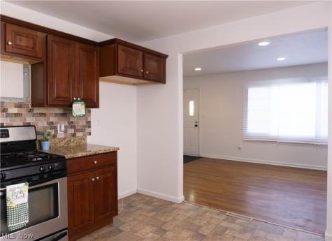 15401 Walvern Boulevard Maple Heights OH 44137