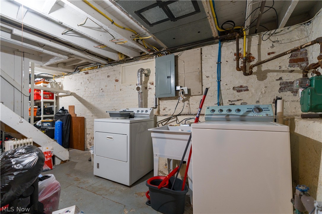 105 Westwood Avenue Akron OH 44302