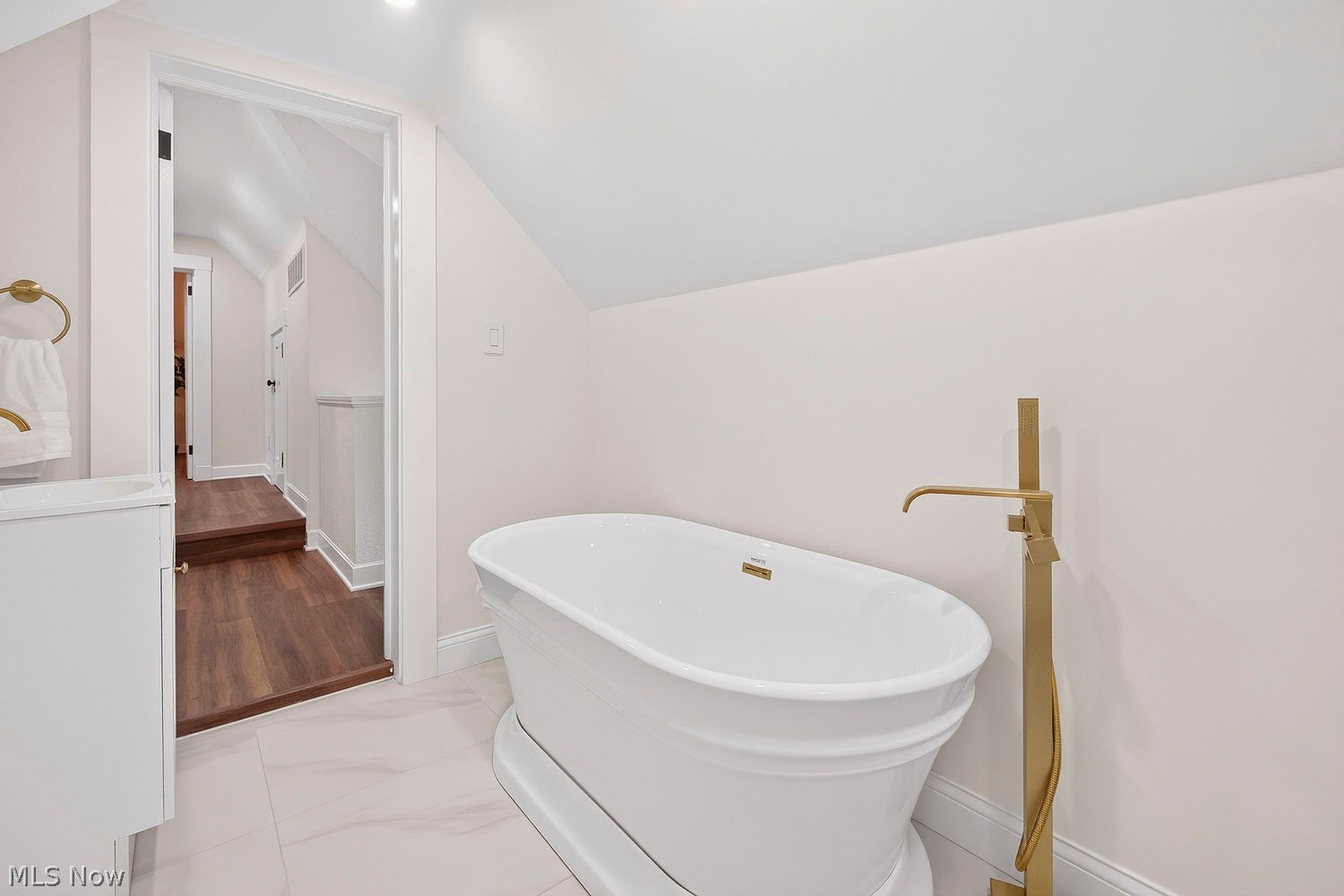 2368 Overlook Road Cleveland Heights OH 44106