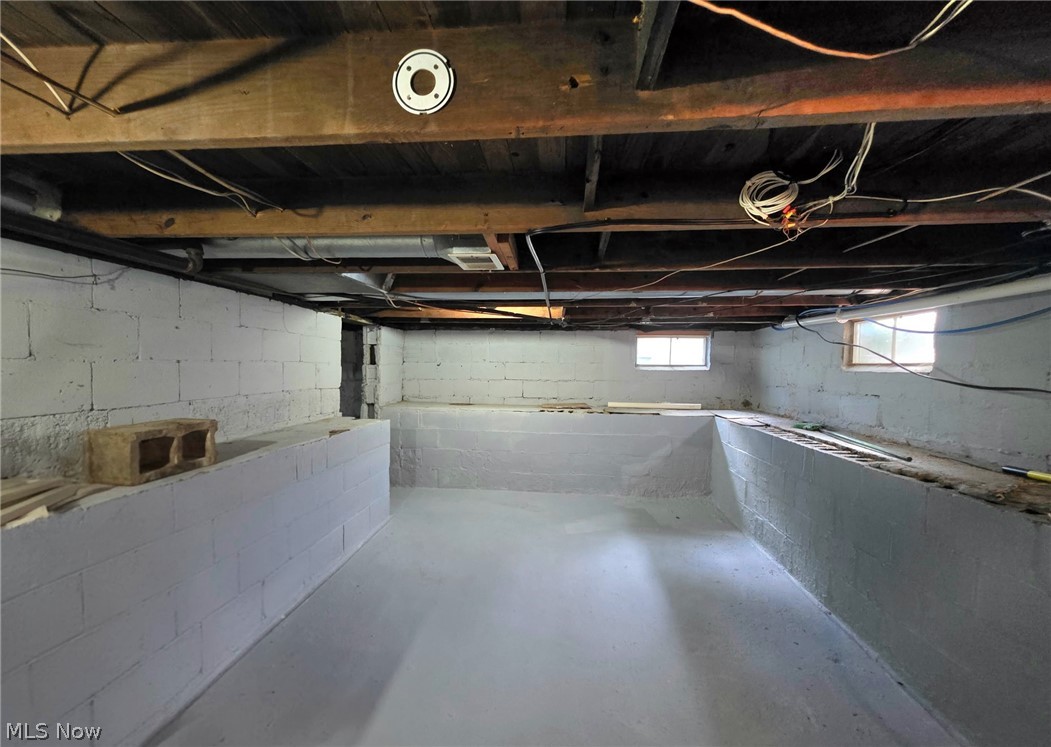 2335 W River Road Newton Falls OH 44444