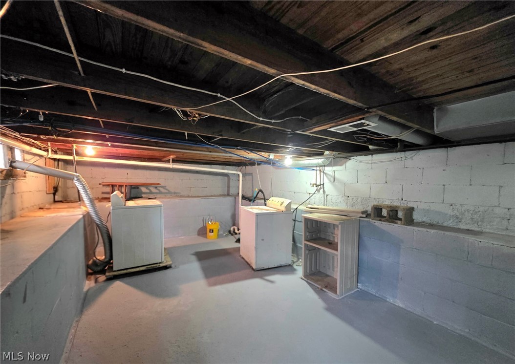 2335 W River Road Newton Falls OH 44444