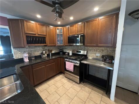 1316 New Mexico Avenue Lorain OH 44052