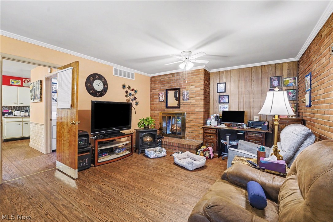 693 Woodbrook Road Cuyahoga Falls OH 44223