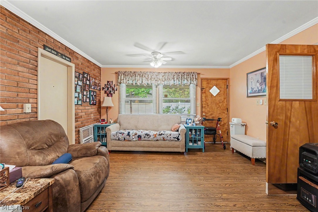 693 Woodbrook Road Cuyahoga Falls OH 44223
