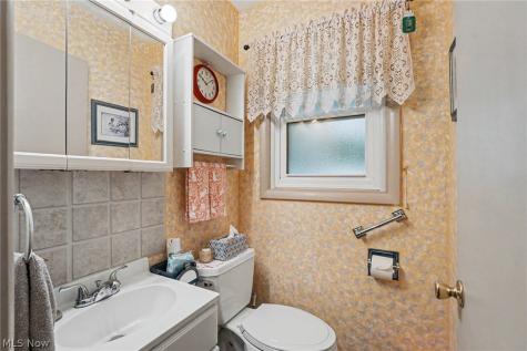 693 Woodbrook Road Cuyahoga Falls OH 44223