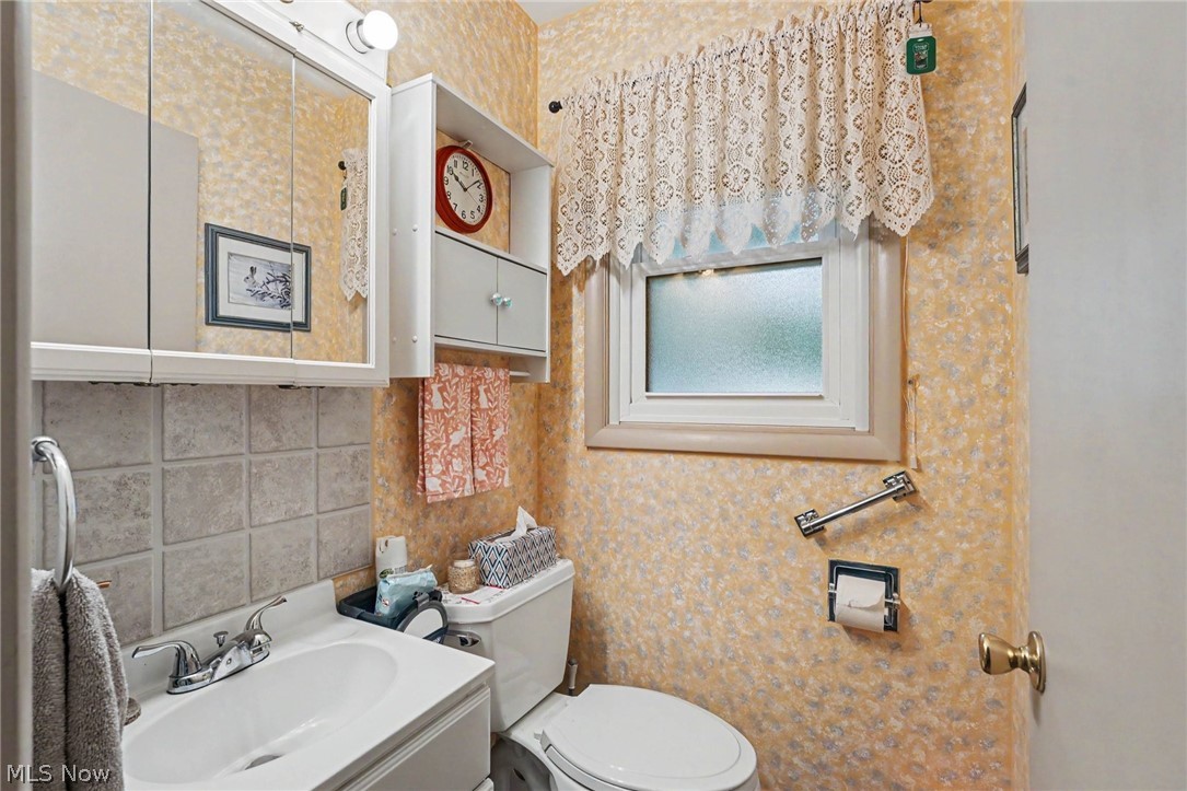 693 Woodbrook Road Cuyahoga Falls OH 44223