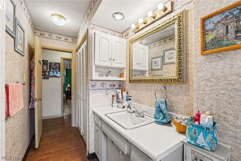 693 Woodbrook Road Cuyahoga Falls OH 44223
