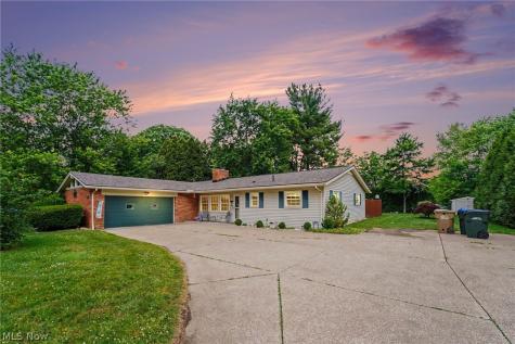693 Woodbrook Road Cuyahoga Falls OH 44223