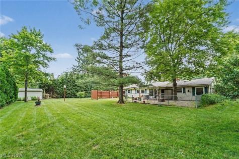 693 Woodbrook Road Cuyahoga Falls OH 44223