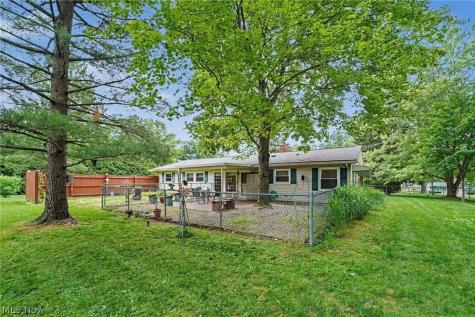 693 Woodbrook Road Cuyahoga Falls OH 44223