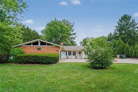 693 Woodbrook Road Cuyahoga Falls OH 44223
