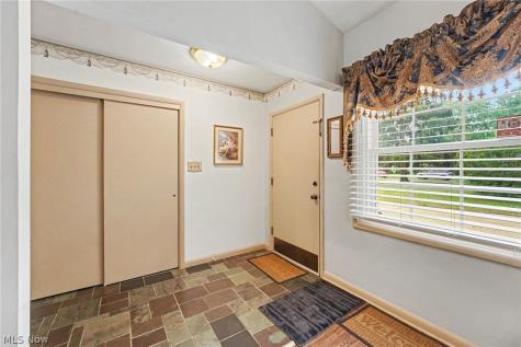 693 Woodbrook Road Cuyahoga Falls OH 44223