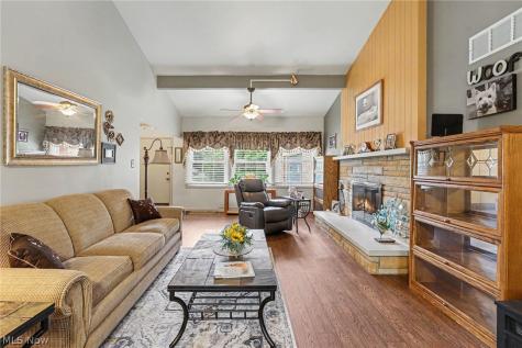 693 Woodbrook Road Cuyahoga Falls OH 44223