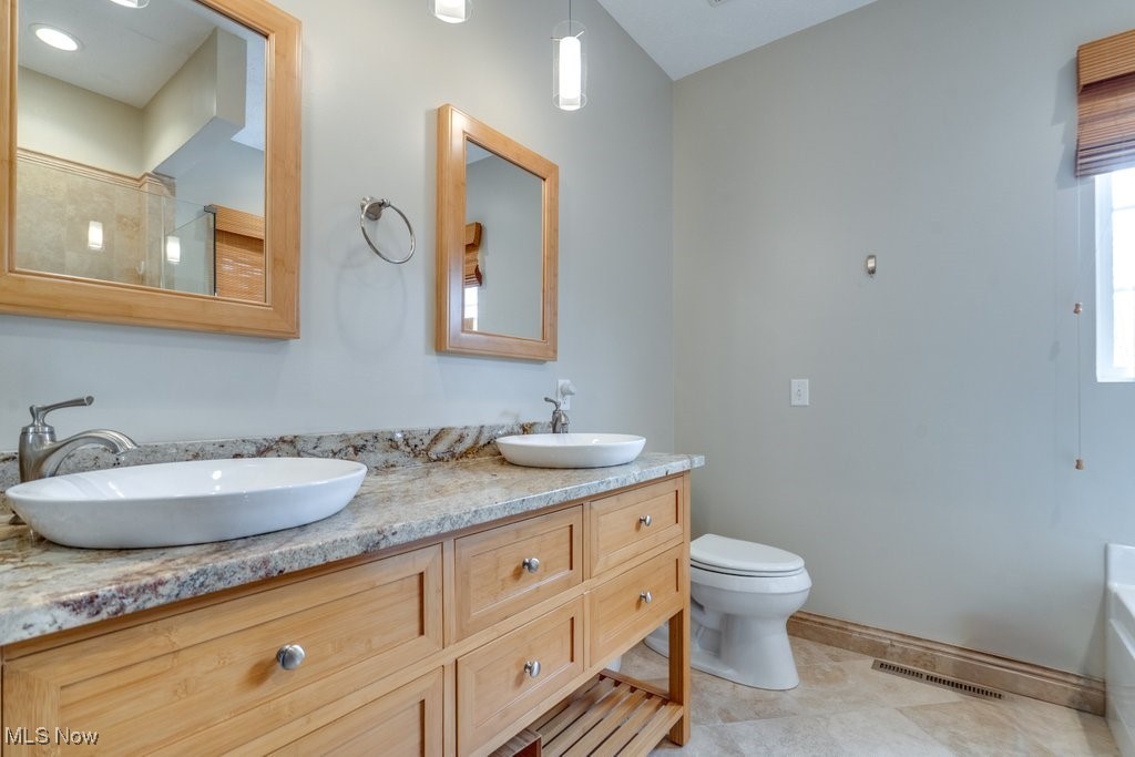 2286 Bent Branch Court Akron OH 44333