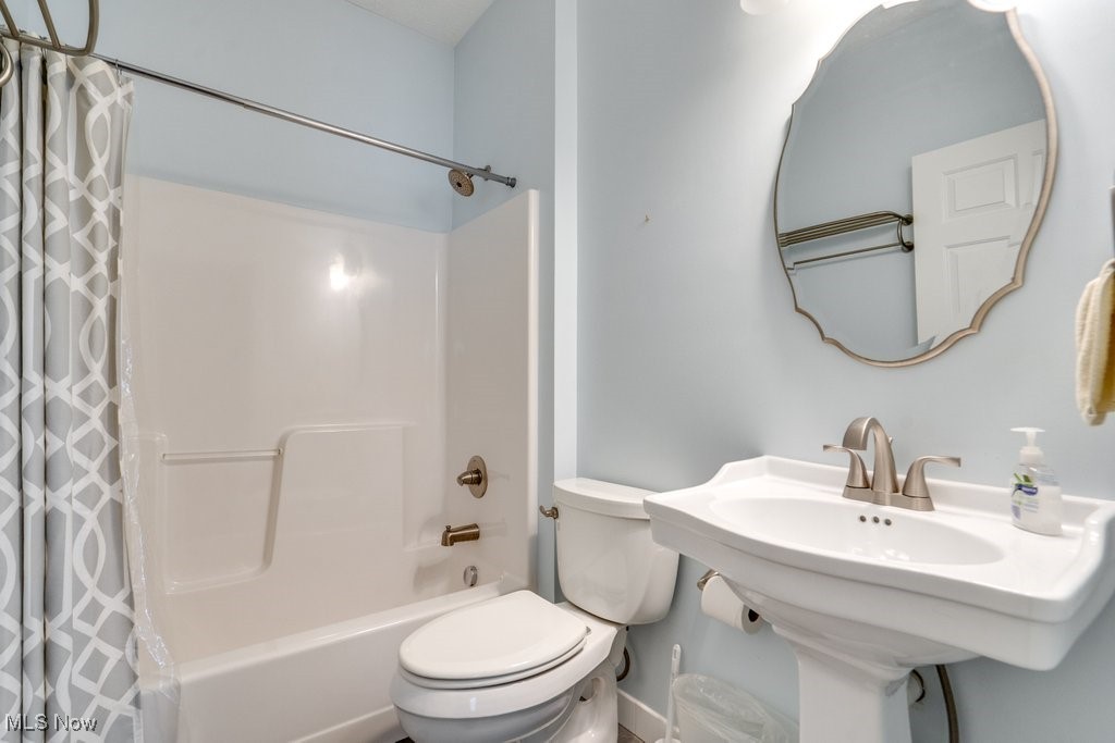 2286 Bent Branch Court Akron OH 44333