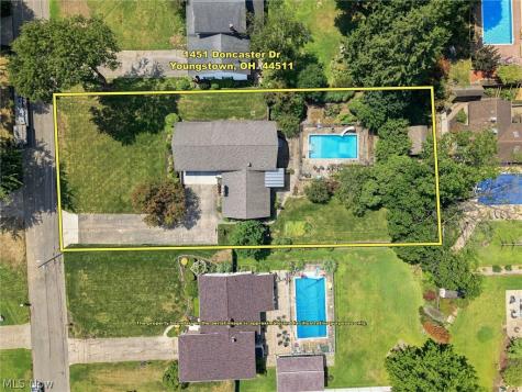 1451 Doncaster Drive Youngstown OH 44511