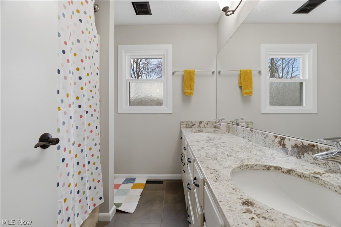 598 Chancellor Circle Avon Lake OH 44012