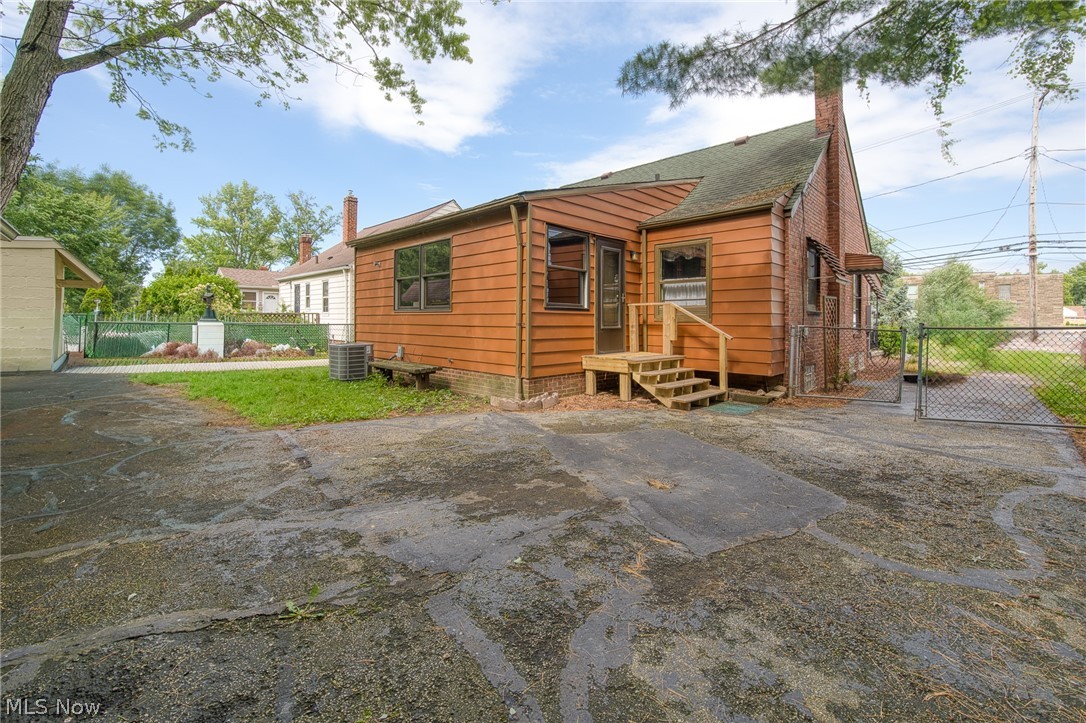 354 E 260th Street Euclid OH 44132