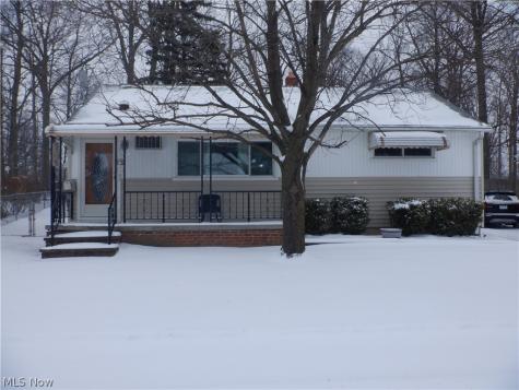 6103 Westbrook Drive Brook Park OH 44142