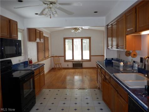 6103 Westbrook Drive Brook Park OH 44142