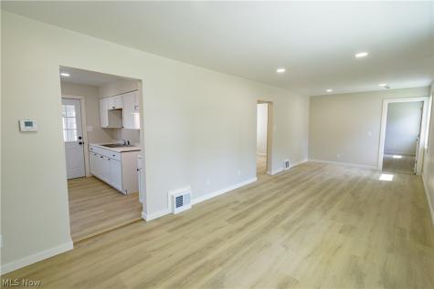 943 Erskine Avenue Akron OH 44306