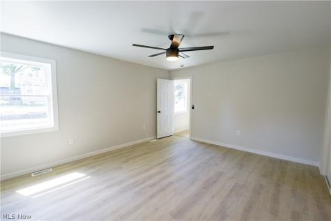 943 Erskine Avenue Akron OH 44306