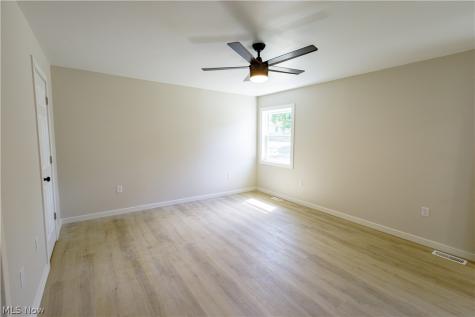 943 Erskine Avenue Akron OH 44306