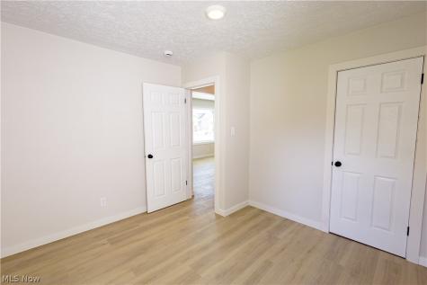 943 Erskine Avenue Akron OH 44306