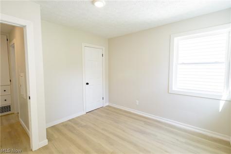 943 Erskine Avenue Akron OH 44306