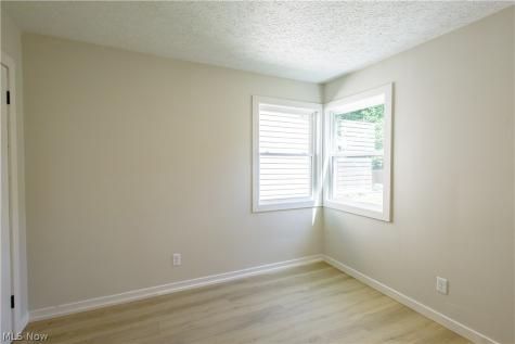 943 Erskine Avenue Akron OH 44306