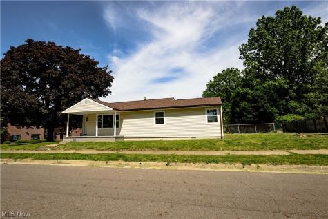 943 Erskine Avenue Akron OH 44306