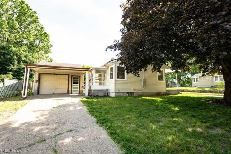 943 Erskine Avenue Akron OH 44306
