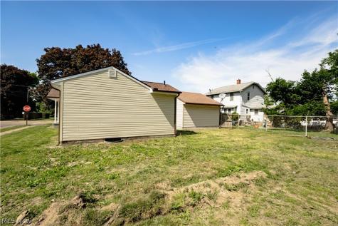 943 Erskine Avenue Akron OH 44306