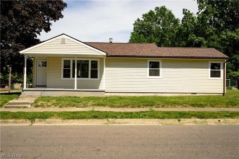 943 Erskine Avenue Akron OH 44306