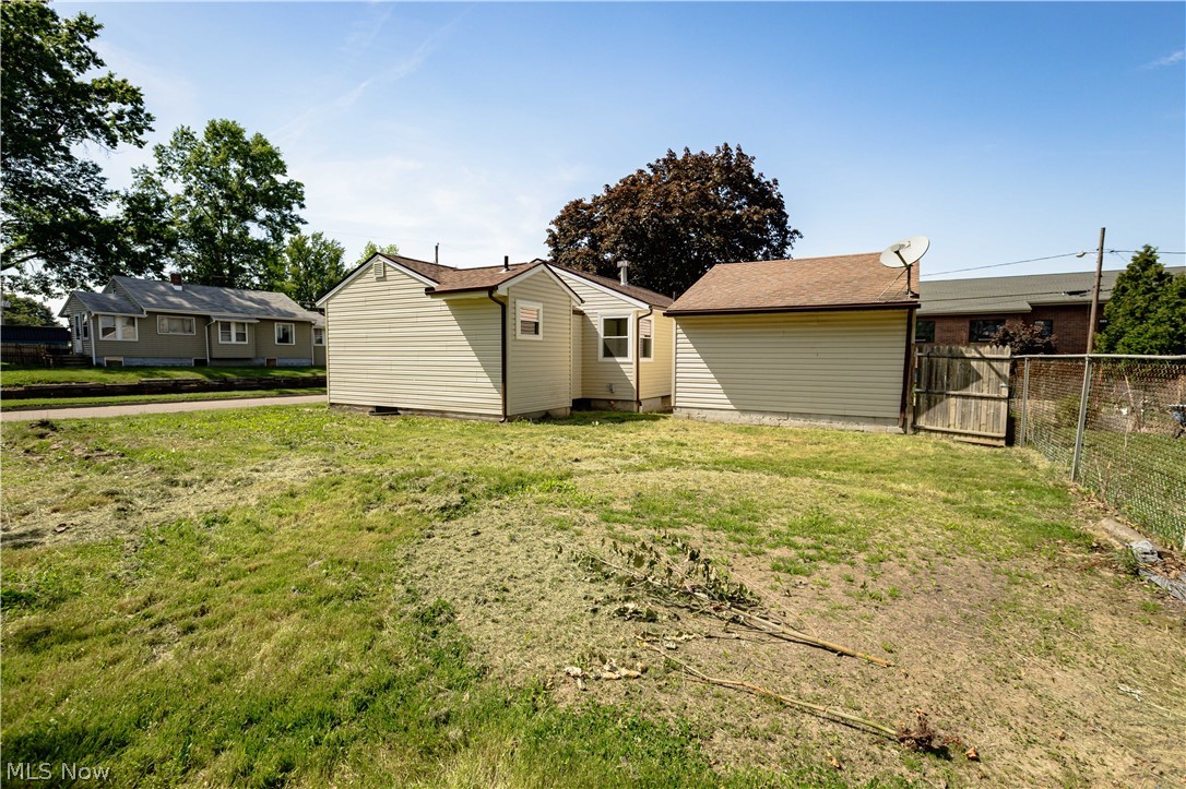 943 Erskine Avenue Akron OH 44306