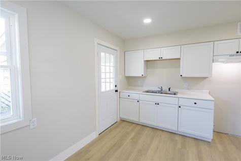 943 Erskine Avenue Akron OH 44306
